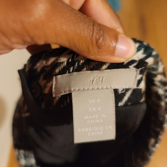 Fall Mini skirt ๐ - Picture 5 of 5